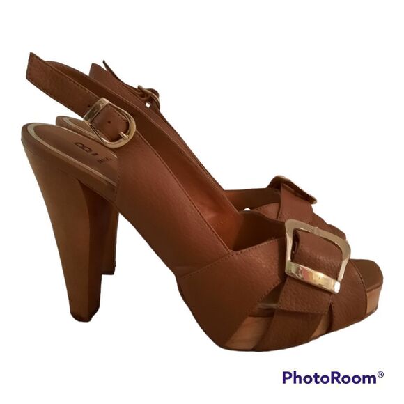 Bakers Wooden Peptoe Platform Heels - Picture 2 of 5